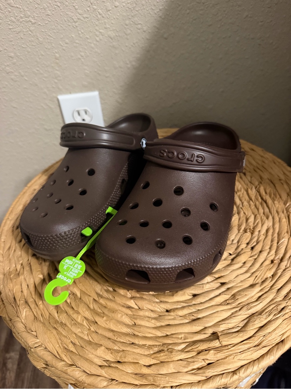 Crocs size W8/M6